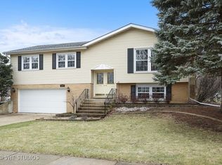 1872 Briarcliffe Blvd, Wheaton, IL 60189