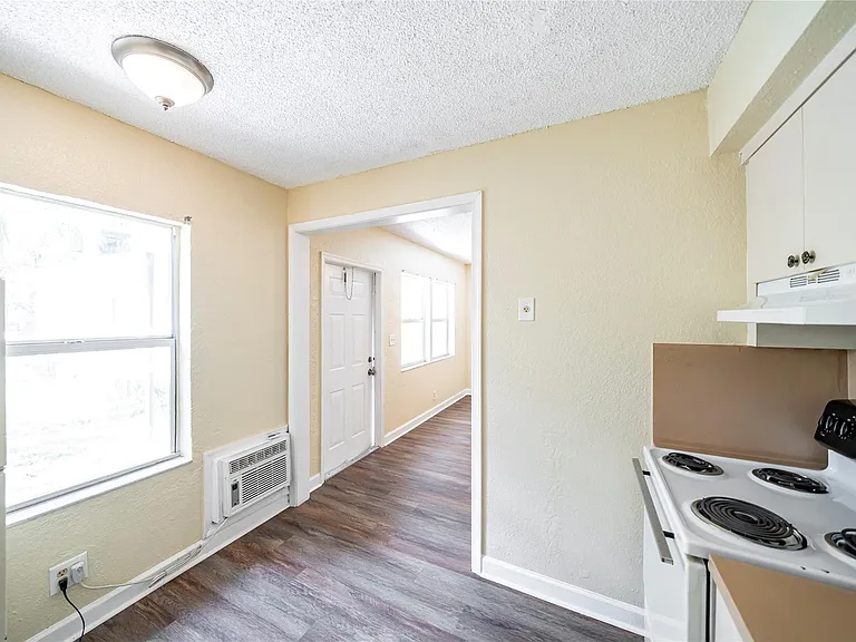 115 NE 4th St #3 — Photo 23