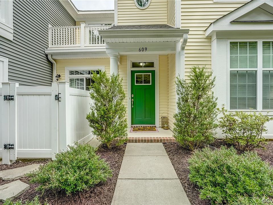 1st image of 609 Promenade Ln #609