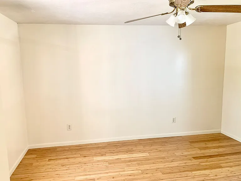 215 W Lorain St — Photo 11