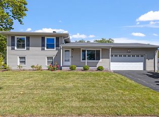 1101 Coral Dr, Lockport, IL 60441