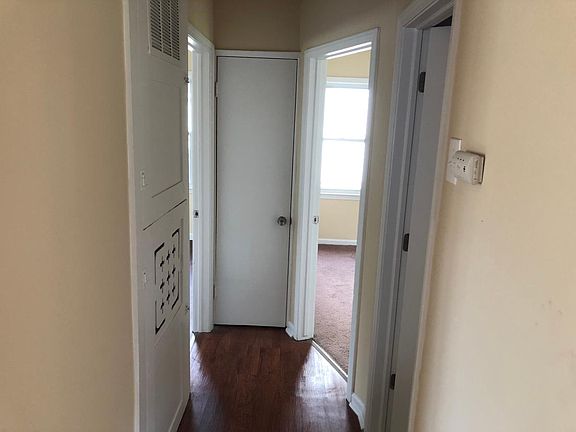 5th image of 62 E Hudson Ave