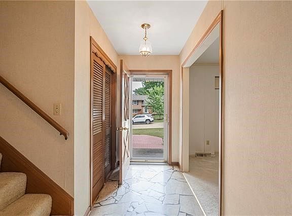 4th image of 6324 W 67th Ter