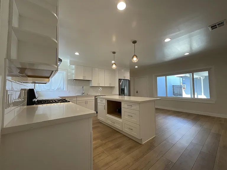 1515 Hess Rd #6 — Photo 6