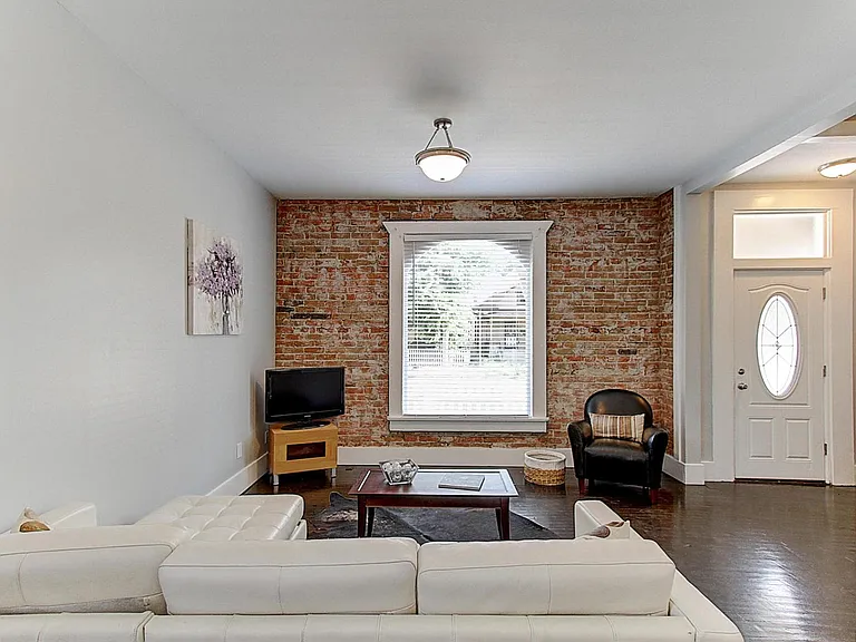 504 W 8the Ave — Photo 13