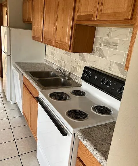 965 Avon St N #9 — Photo 3