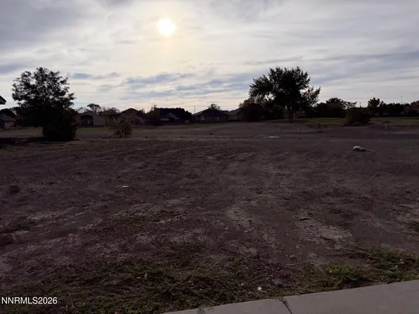 408 Dog Leg Dr, Fernley, NV 89408