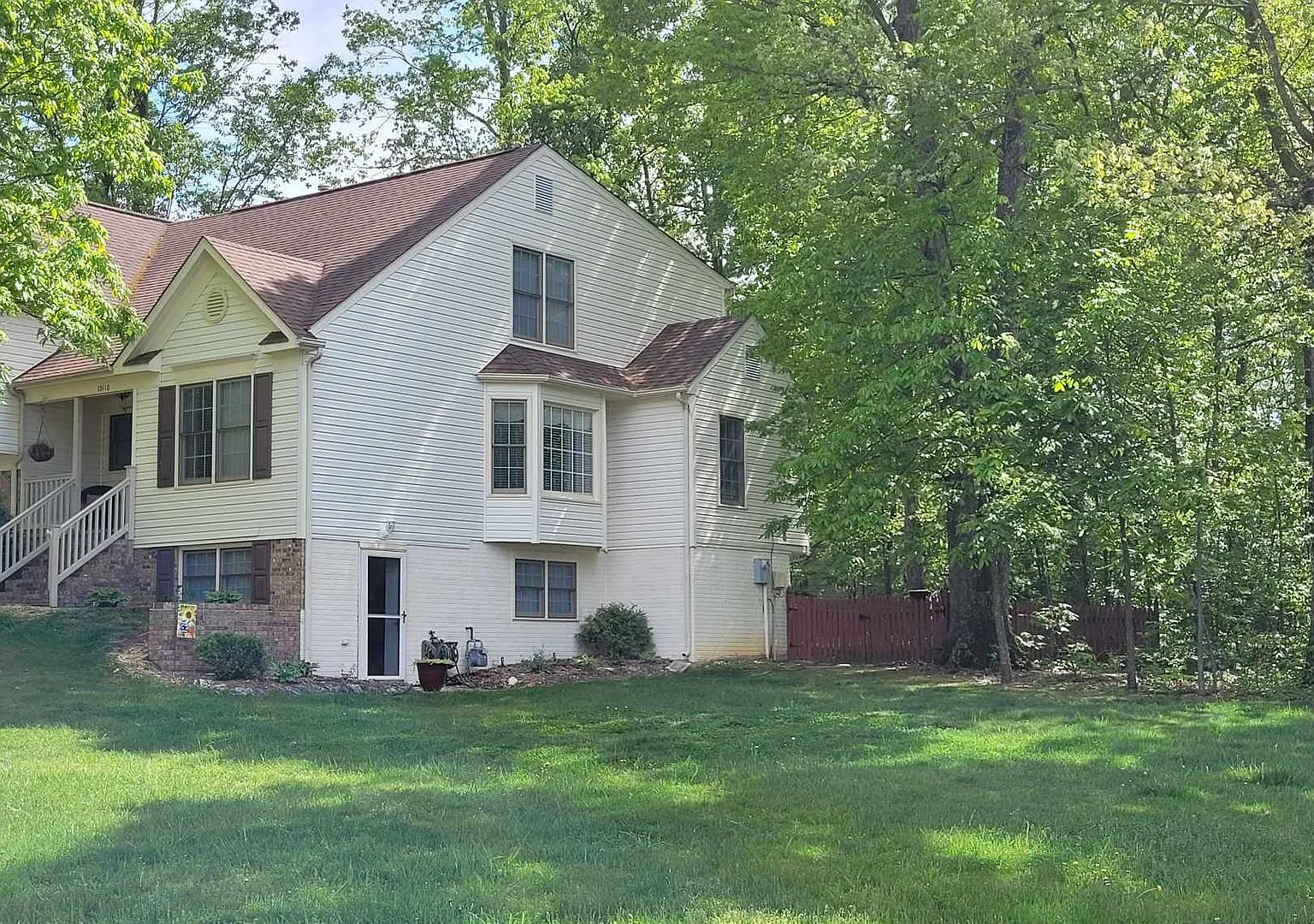 Welcome home! Sought after Troon Section of Lee's Hill! — Photo 2