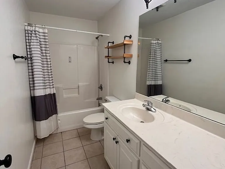 4077 Huntley Dr — Photo 4