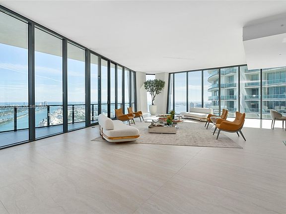 4th image of 1000 Biscayne Blvd #Penthouse 5201