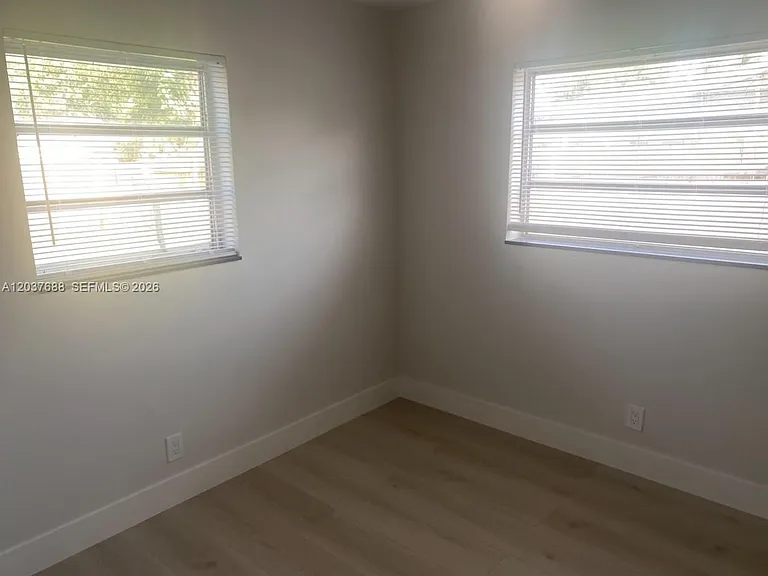 1700 SW 69th Ter — Photo 5