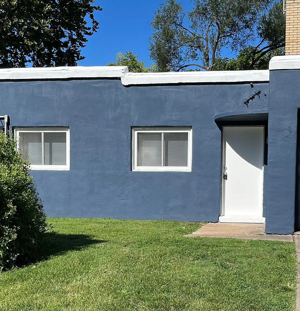 1 Bedroom with Garage in Alton — Photo 1