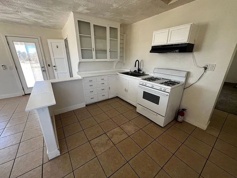 6104 Chia Ave — Photo 10