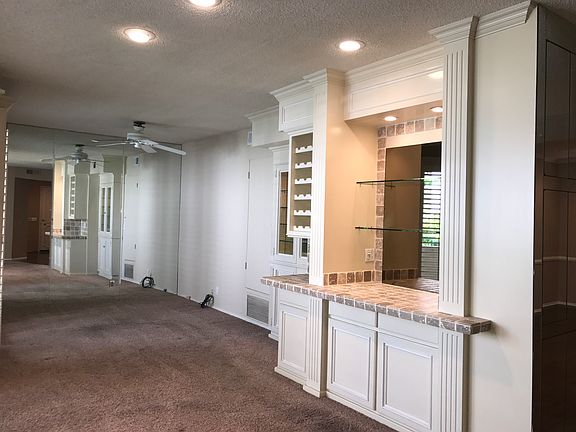 Family Room w/bar