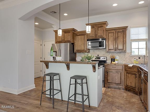 3rd image of 105 Blackwater River Dr