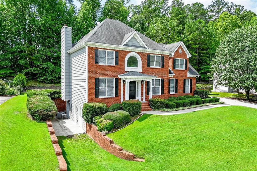 4 bed, 2.5 bath, 2748 sqft, $2,500 — Photo 3