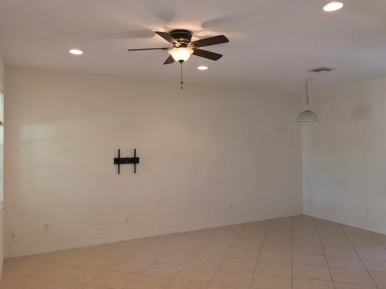 141 E Thatch Palm Cir — Photo 8