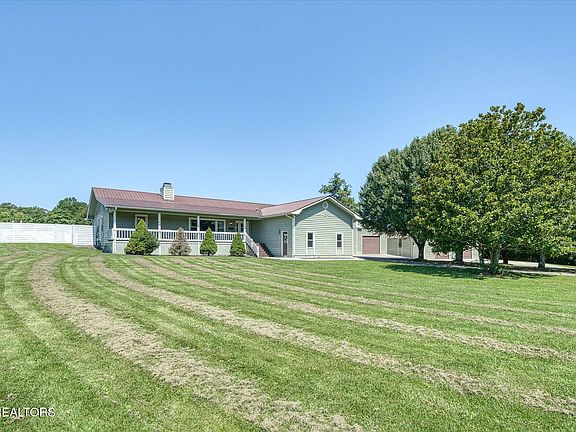 2nd image of 113 Swan Rd