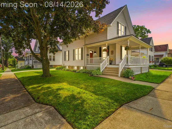 503 Trumbull St, Saint Clair, MI 48079