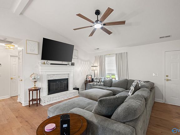 3rd image of 122 Delta Pine Dr