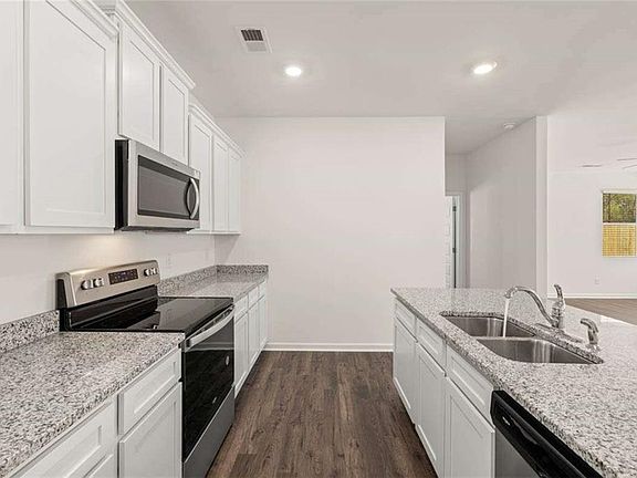 4th image of 6018 Knickerbocker St