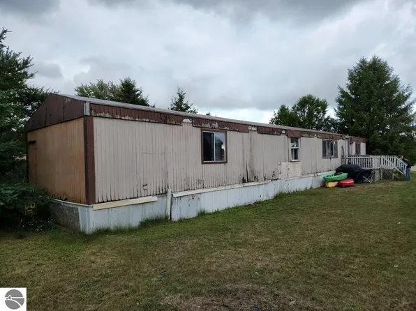 8809 Townview Dr, Mancelona, MI 49659