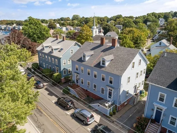 5 Broadway Ave, Rockport, MA 01966