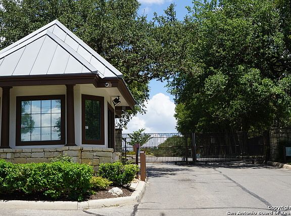 4th image of 16 Cove Creek Dr