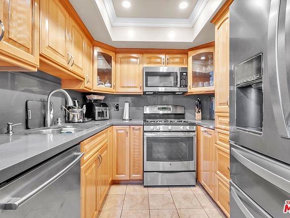 3rd image of 14610 Erwin St Unit 211