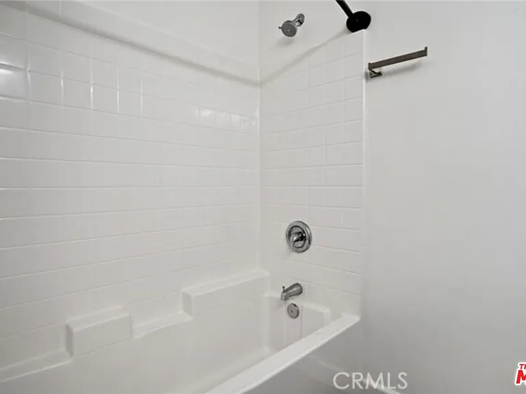 904 Warwick Ave — Photo 23