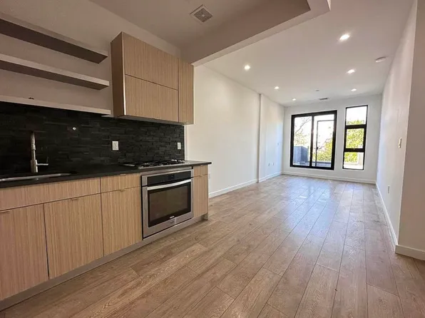 451 Maple Street image 15 of 15
