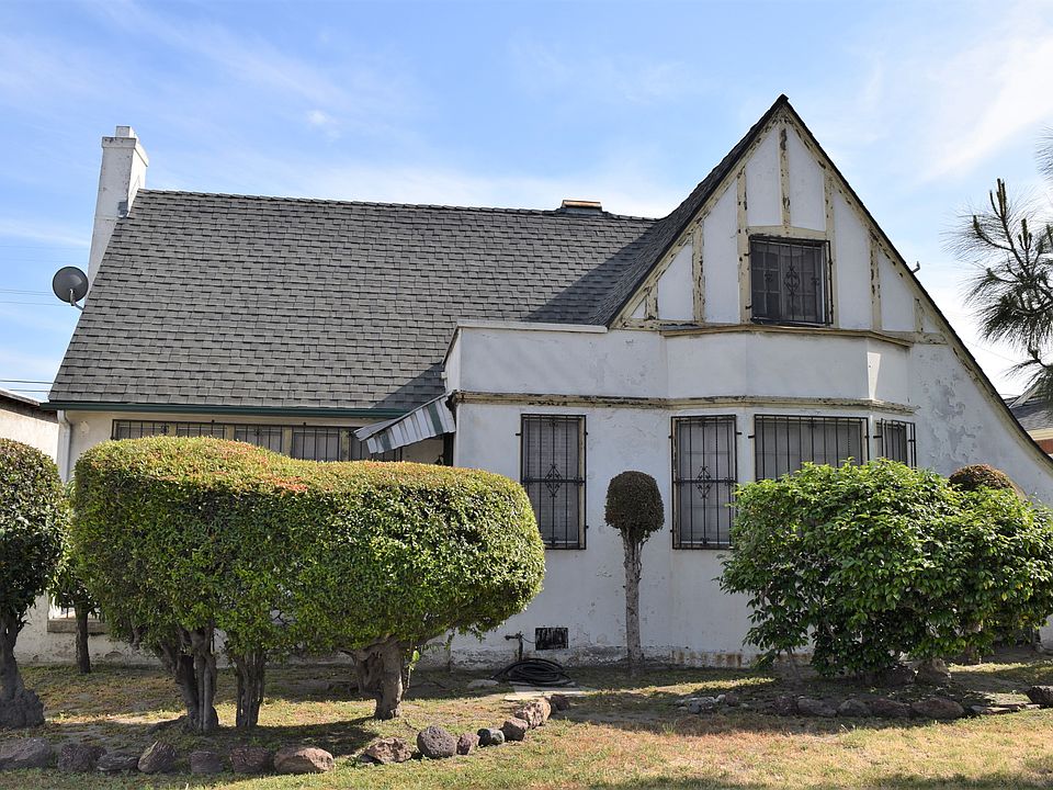 2nd image of 2560 Flower St