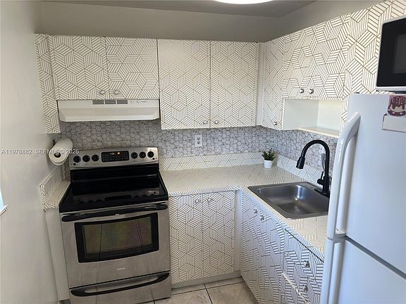4th image of 1725 W 60th St APT F330