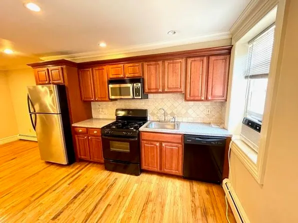 145 Grand Street image 5 of 13