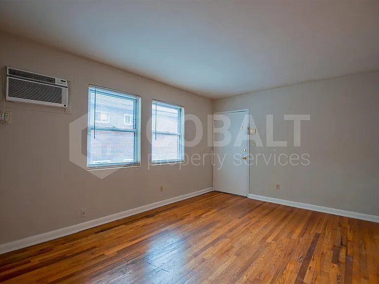 944 Saint Charles Ave NE #9 — Photo 3