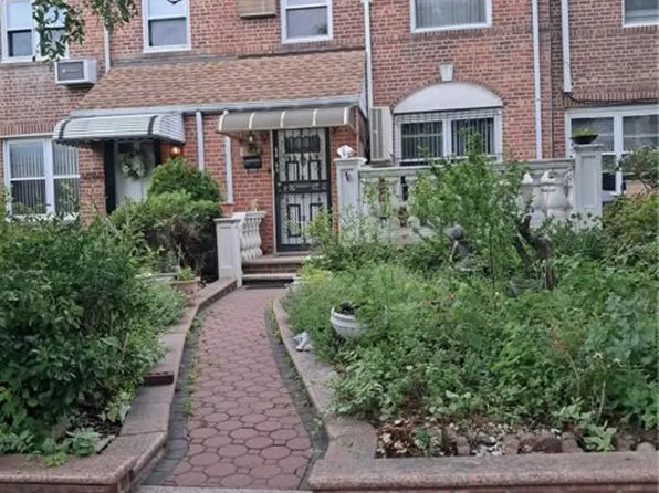 6064 70th St, Maspeth, NY 11378