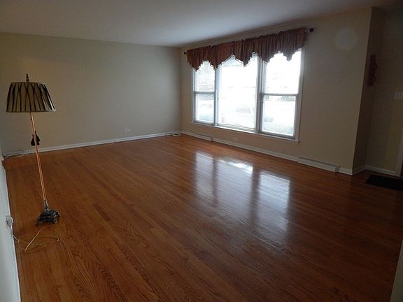 3rd image of 132 Rosemont Ave