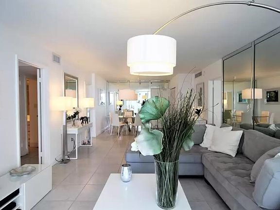 5th image of 5151 Collins Ave #526-1/2