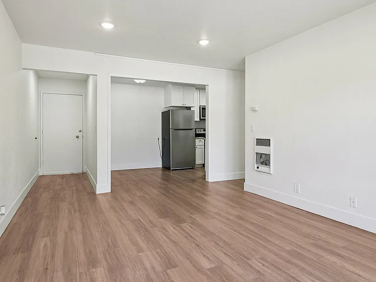 1x1 Livingroom-Entry