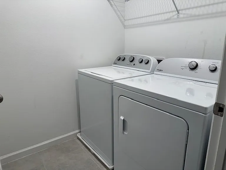 1184 Lakeshore Breeze Pl — Photo 15