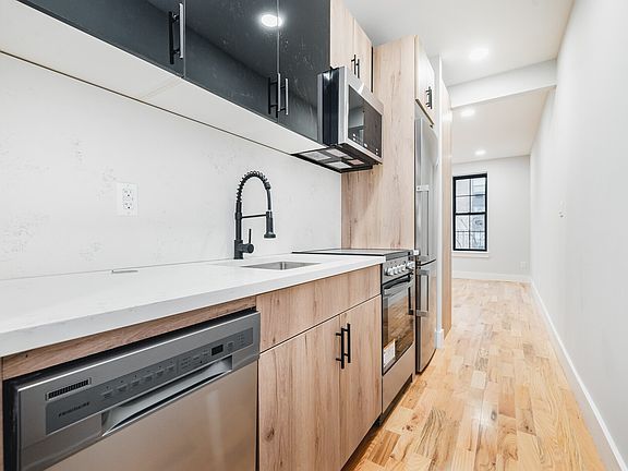 2nd image of 2905 Baer St #5