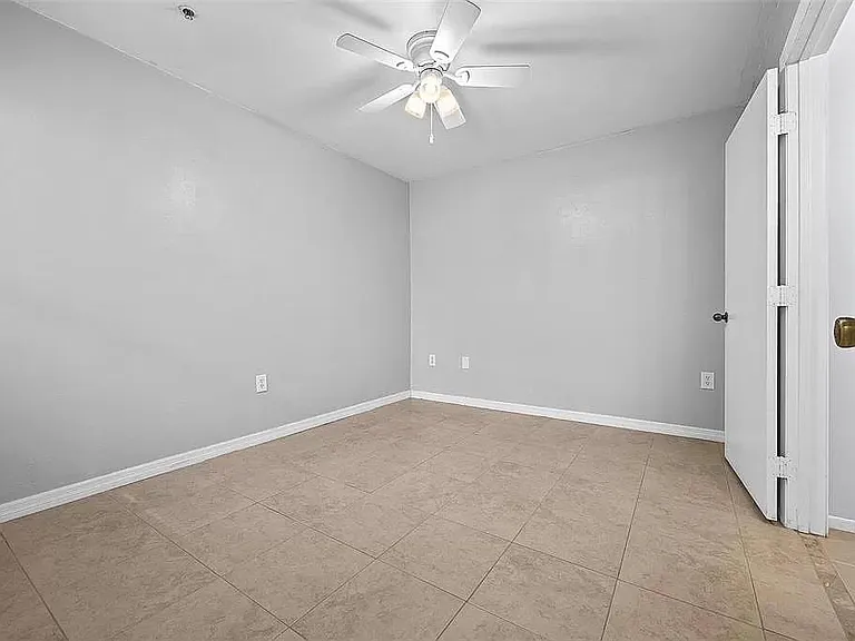 4000 SW 23rd St #1108 — Photo 6
