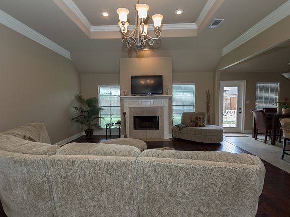 4th image of 212 W Pin Oak Dr