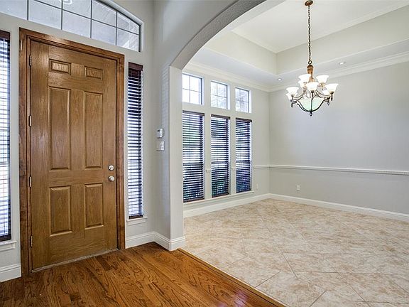 5th image of 8612 Foxwood Dr