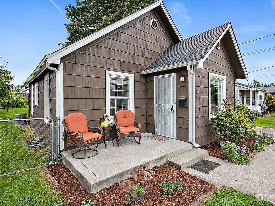 Welcome to your Charming Front Porch>