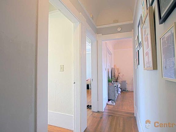 2nd image of 1660 Sacramento St #A10