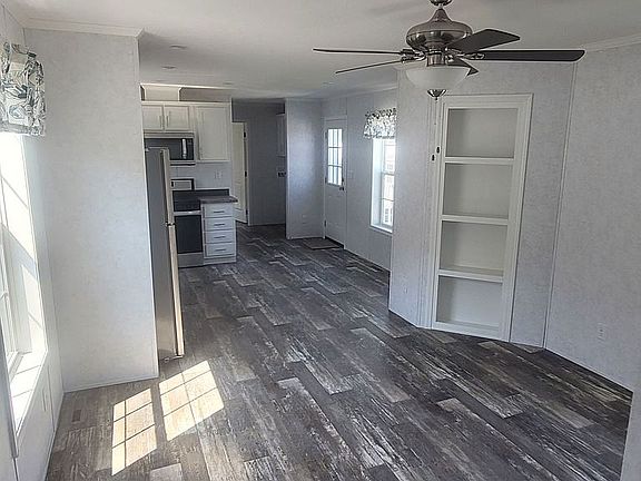 2nd image of 108 Viewcrest Vlg