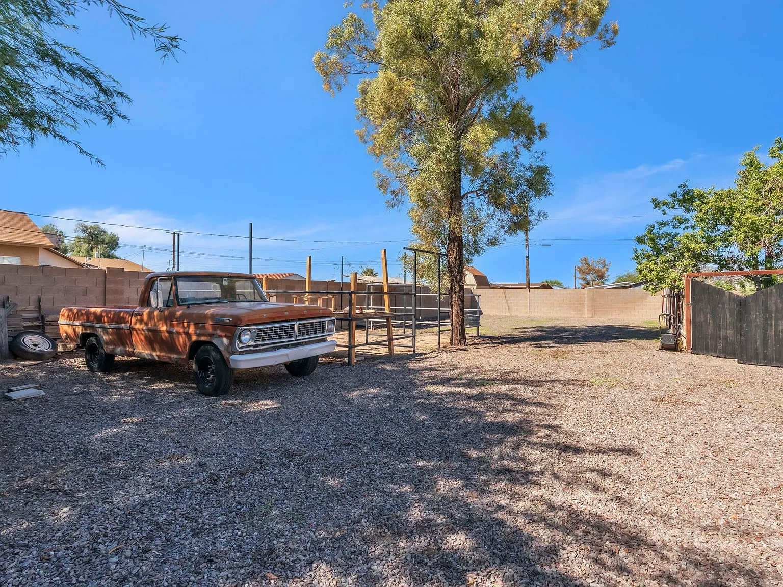 Coolidge 3 beds 2 baths with Huge Lot — Photo 4