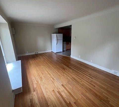 5th image of 414 La Plaza Ct