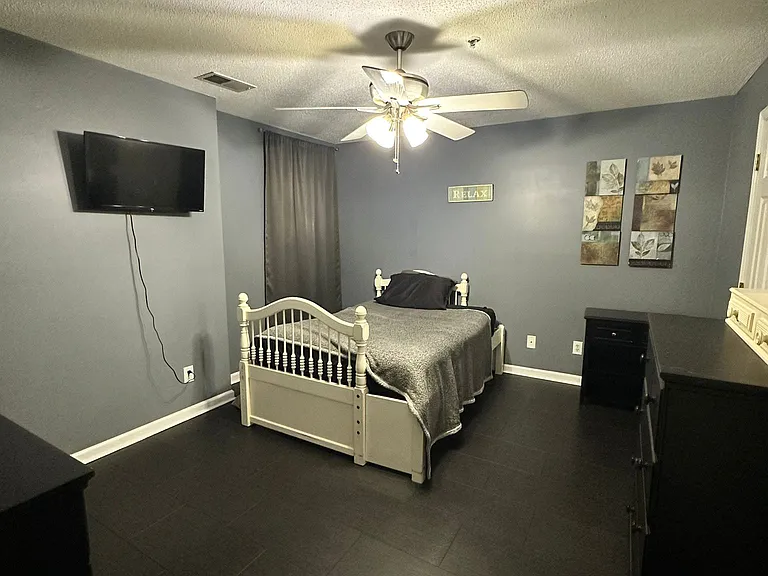 906 Litchfield Way #C — Photo 15